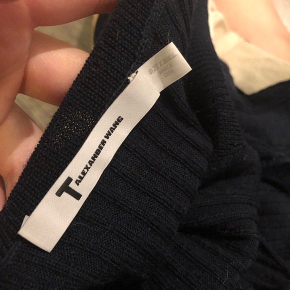 Asymmetrical knit dress, open low back - Picture 6 of 7